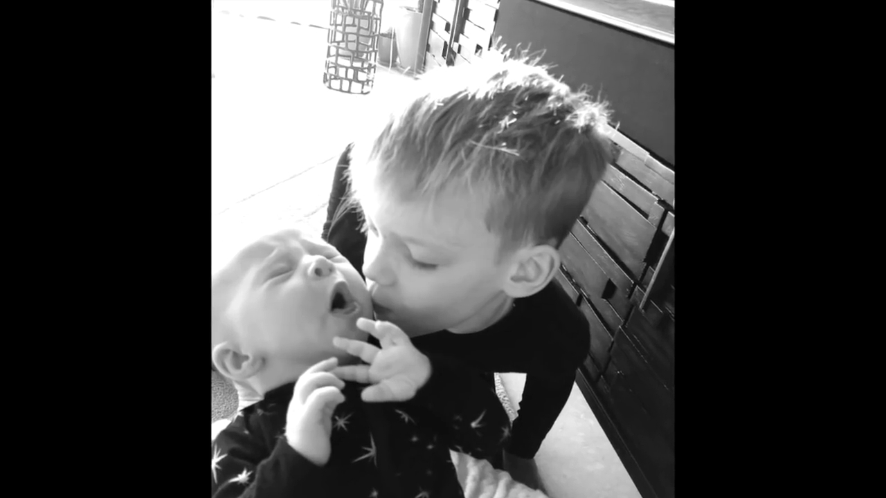 DailyDuff-dot-nl_YoungerS6-HilarysBabySuttonsBroadwayPerformanceMore0102.jpg DailyDuff-dot-nl_YoungerS6-HilarysBabySuttonsBroadwayPerformanceMore0102.jpg