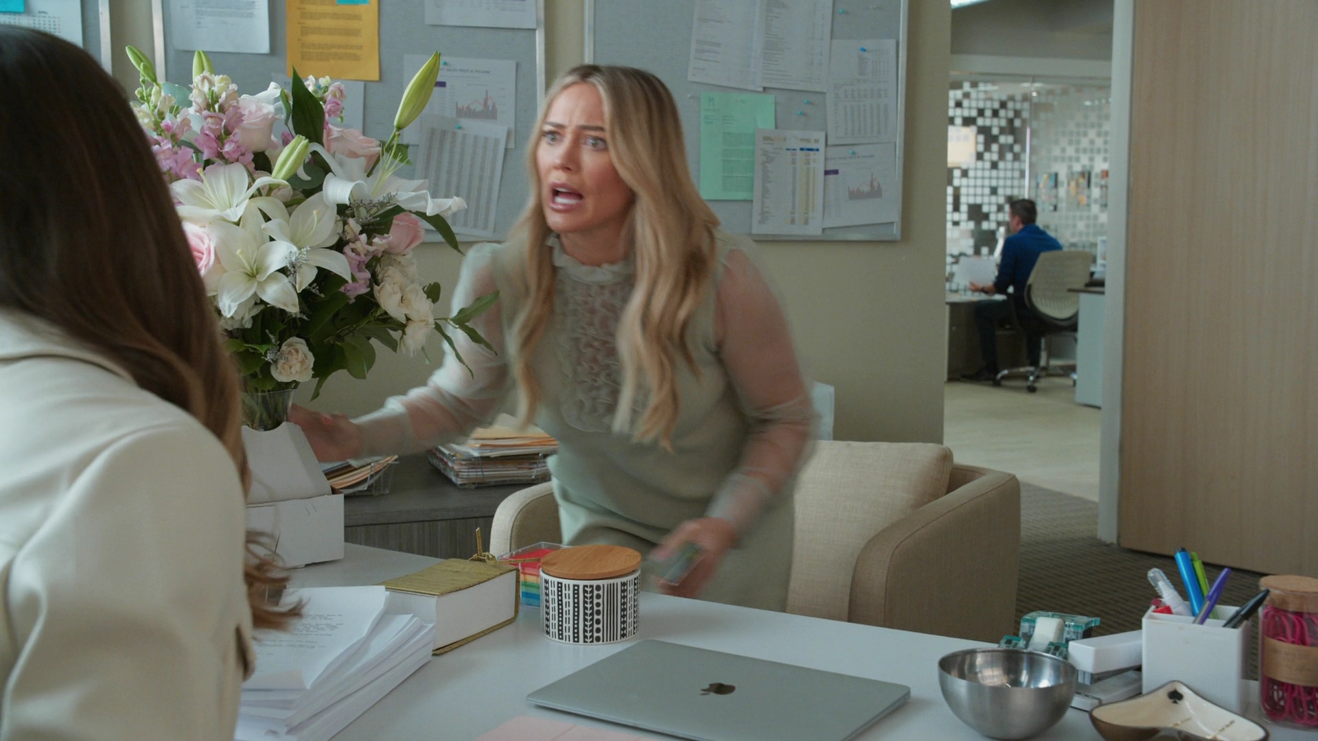 DailyDuff-dot-nl_Younger7x02ItsTheEndOfTheWorldWormGirl0100.jpg