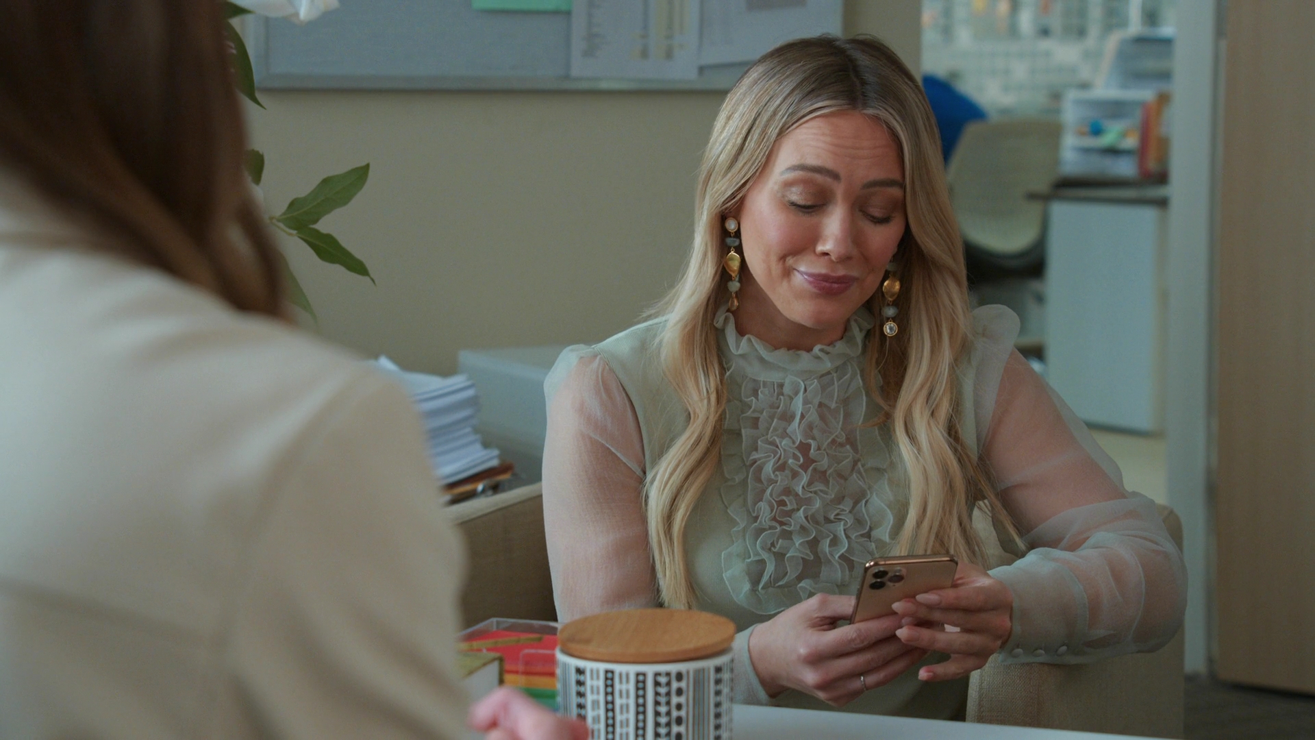 DailyDuff-dot-nl_Younger7x02ItsTheEndOfTheWorldWormGirl0128.jpg