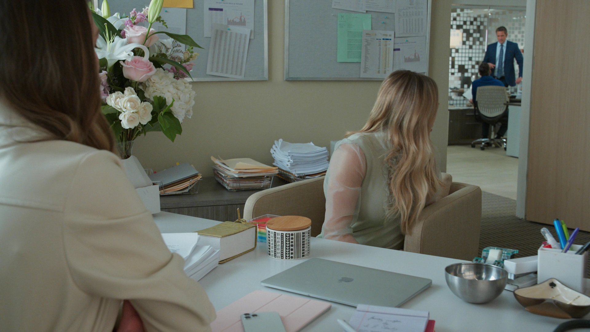 DailyDuff-dot-nl_Younger7x02ItsTheEndOfTheWorldWormGirl0172.jpg