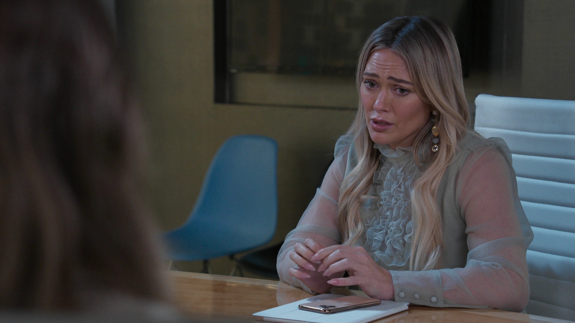 DailyDuff-dot-nl_Younger7x02ItsTheEndOfTheWorldWormGirl0378.jpg