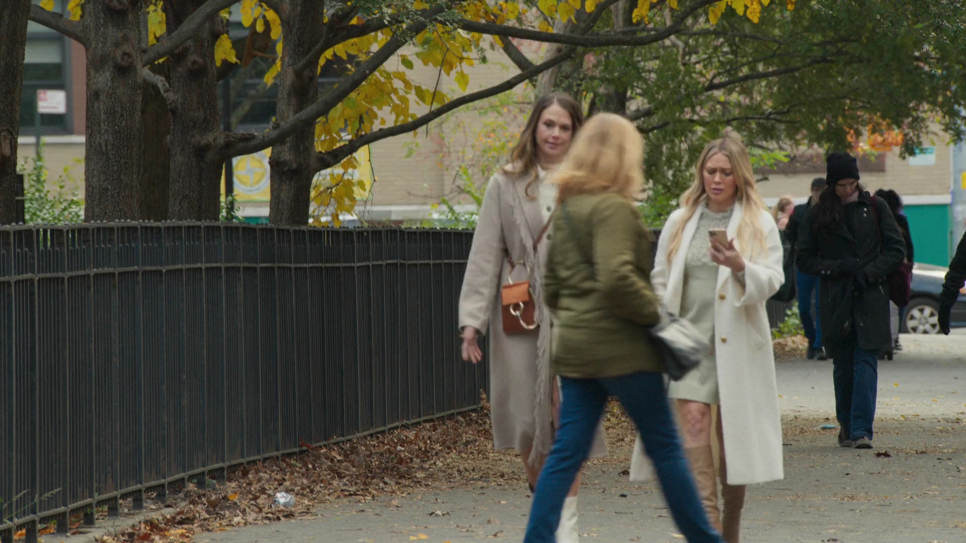 DailyDuff-dot-nl_Younger7x02ItsTheEndOfTheWorldWormGirl0405.jpg