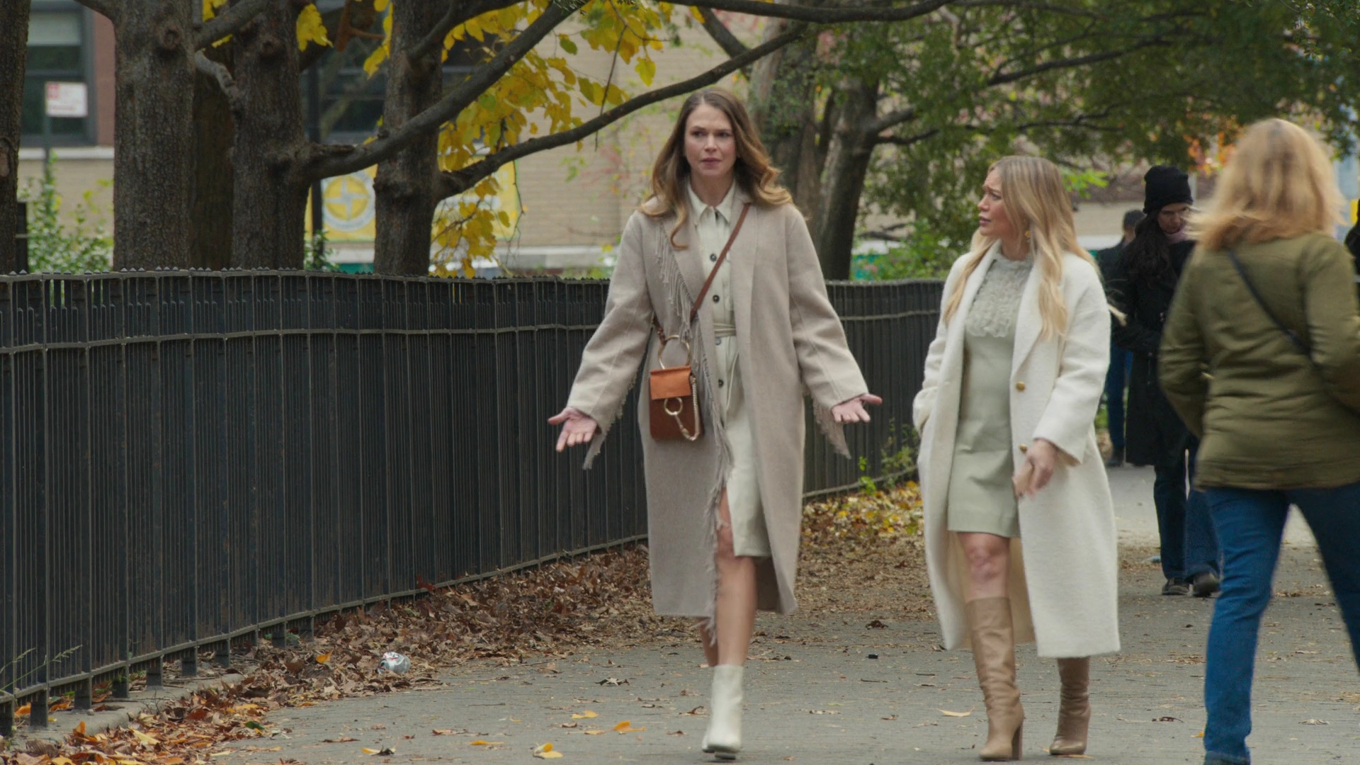 DailyDuff-dot-nl_Younger7x02ItsTheEndOfTheWorldWormGirl0406.jpg