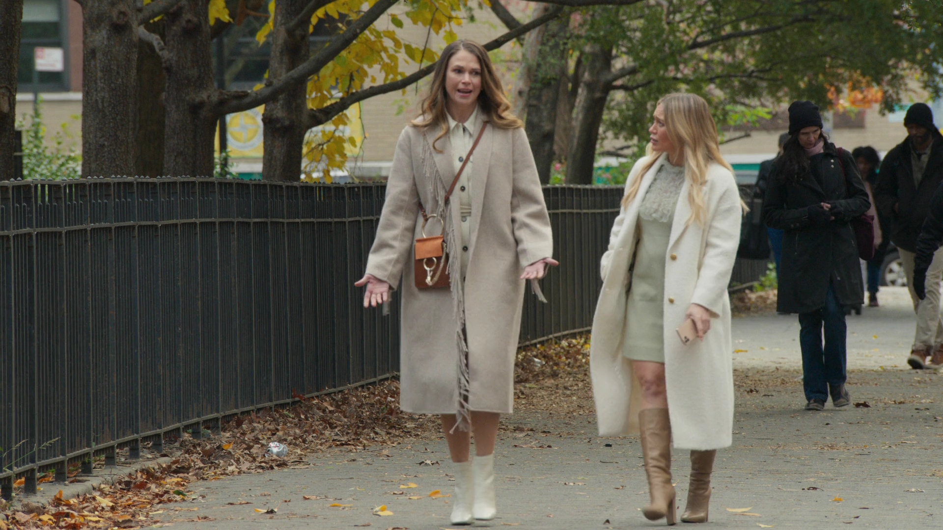 DailyDuff-dot-nl_Younger7x02ItsTheEndOfTheWorldWormGirl0407.jpg