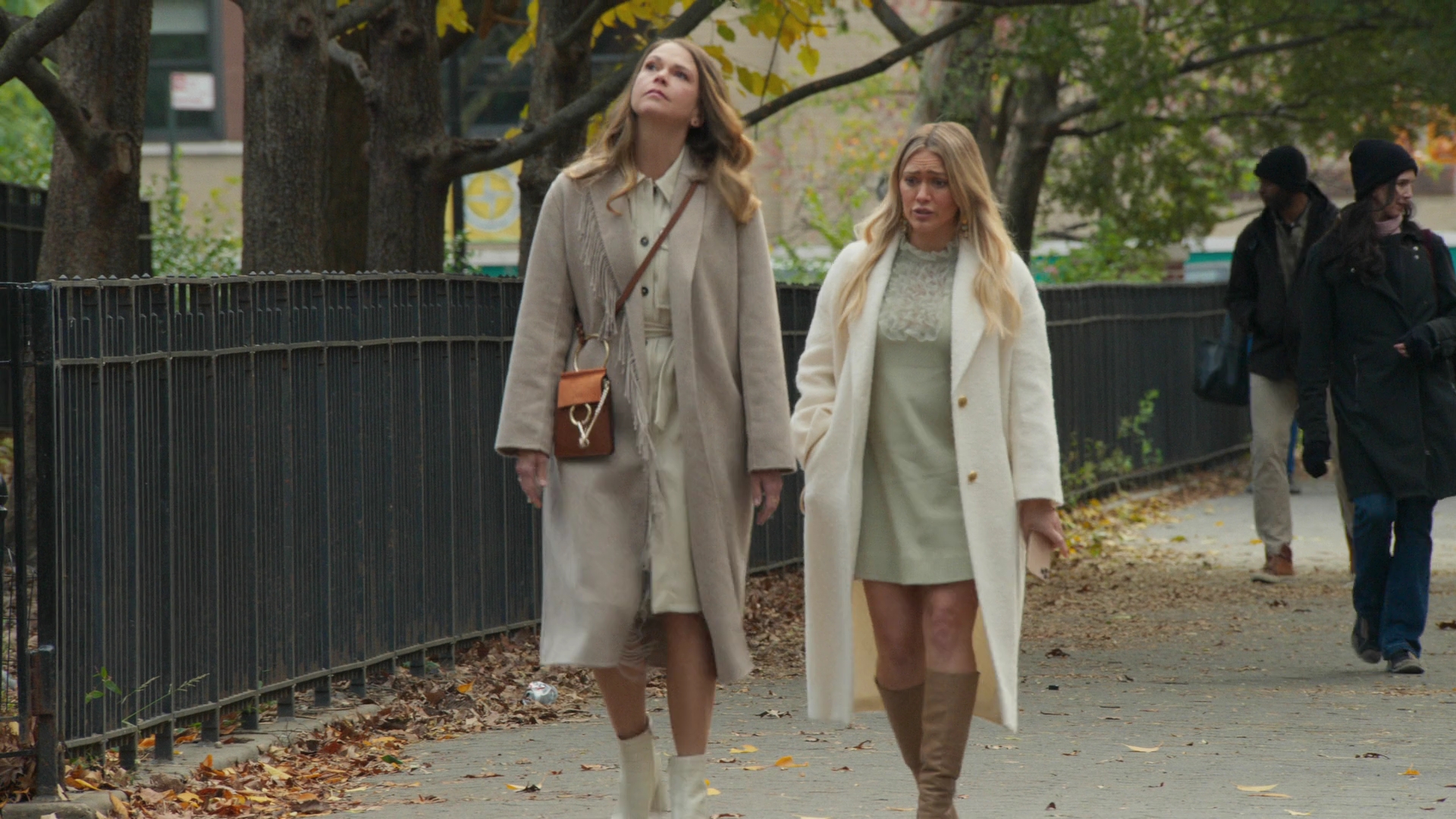 DailyDuff-dot-nl_Younger7x02ItsTheEndOfTheWorldWormGirl0411.jpg