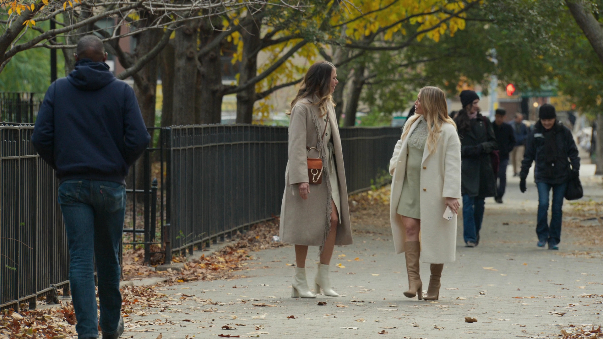DailyDuff-dot-nl_Younger7x02ItsTheEndOfTheWorldWormGirl0415.jpg