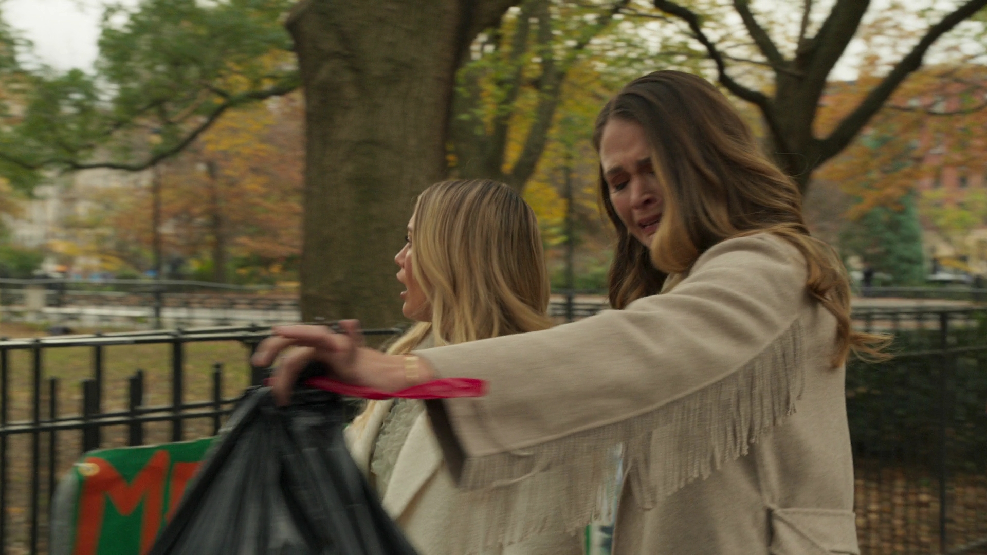 DailyDuff-dot-nl_Younger7x02ItsTheEndOfTheWorldWormGirl0451.jpg