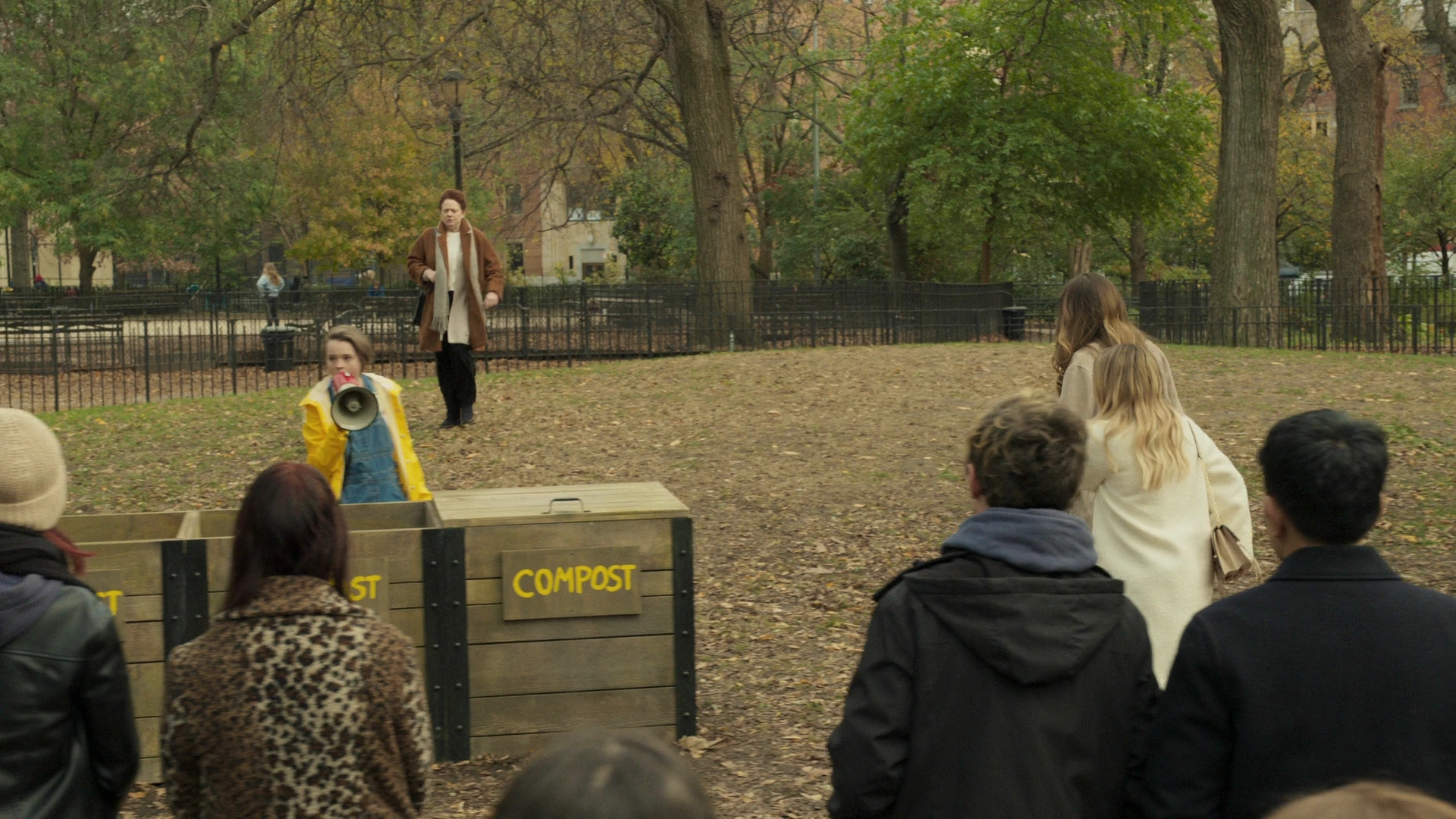 DailyDuff-dot-nl_Younger7x02ItsTheEndOfTheWorldWormGirl0506.jpg