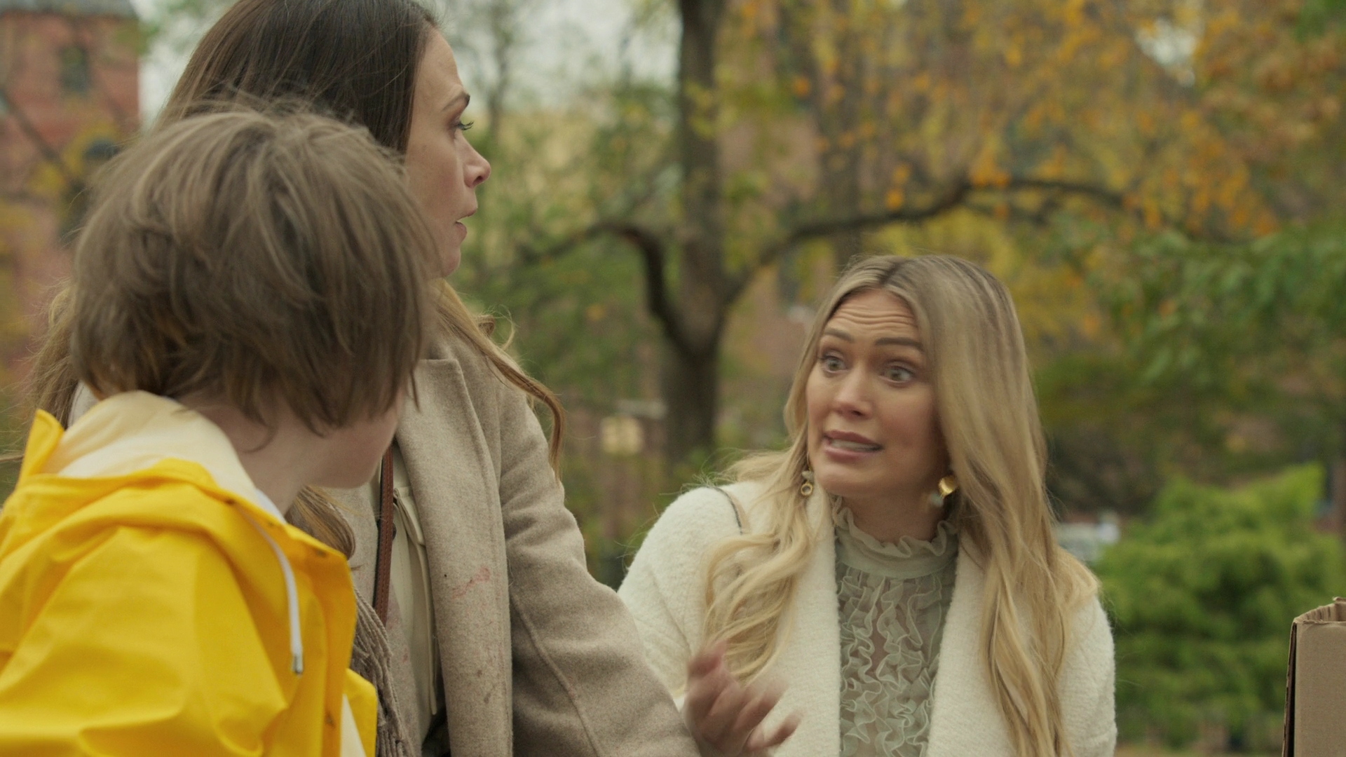 DailyDuff-dot-nl_Younger7x02ItsTheEndOfTheWorldWormGirl0612.jpg