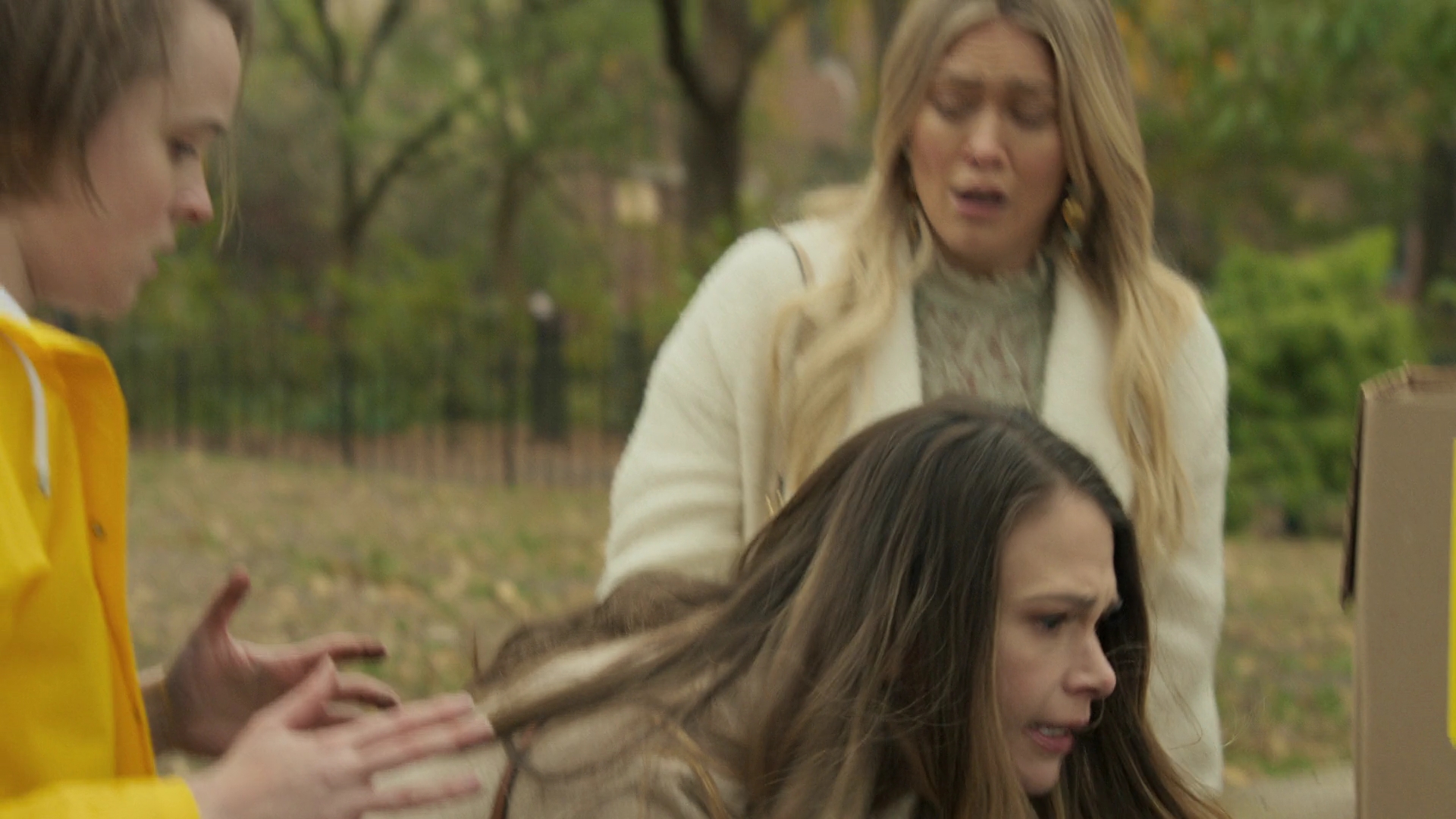 DailyDuff-dot-nl_Younger7x02ItsTheEndOfTheWorldWormGirl0622.jpg