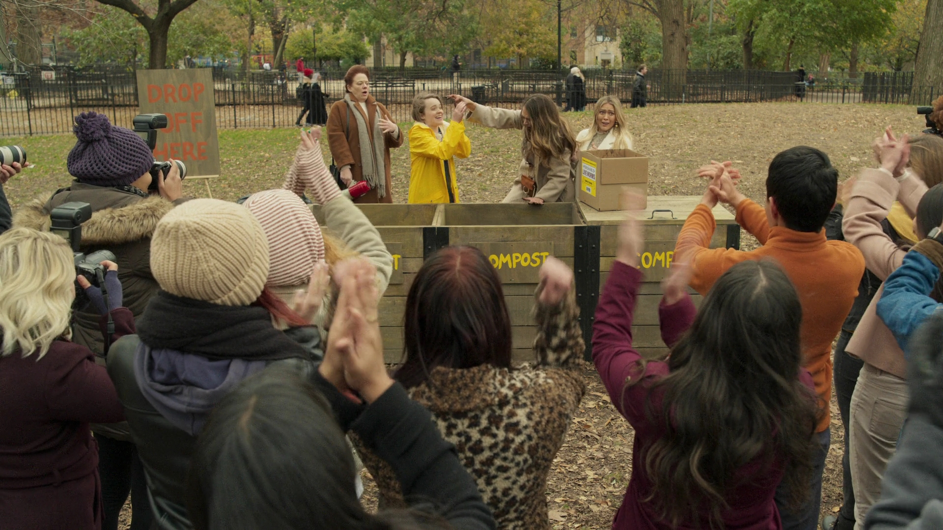 DailyDuff-dot-nl_Younger7x02ItsTheEndOfTheWorldWormGirl0627.jpg