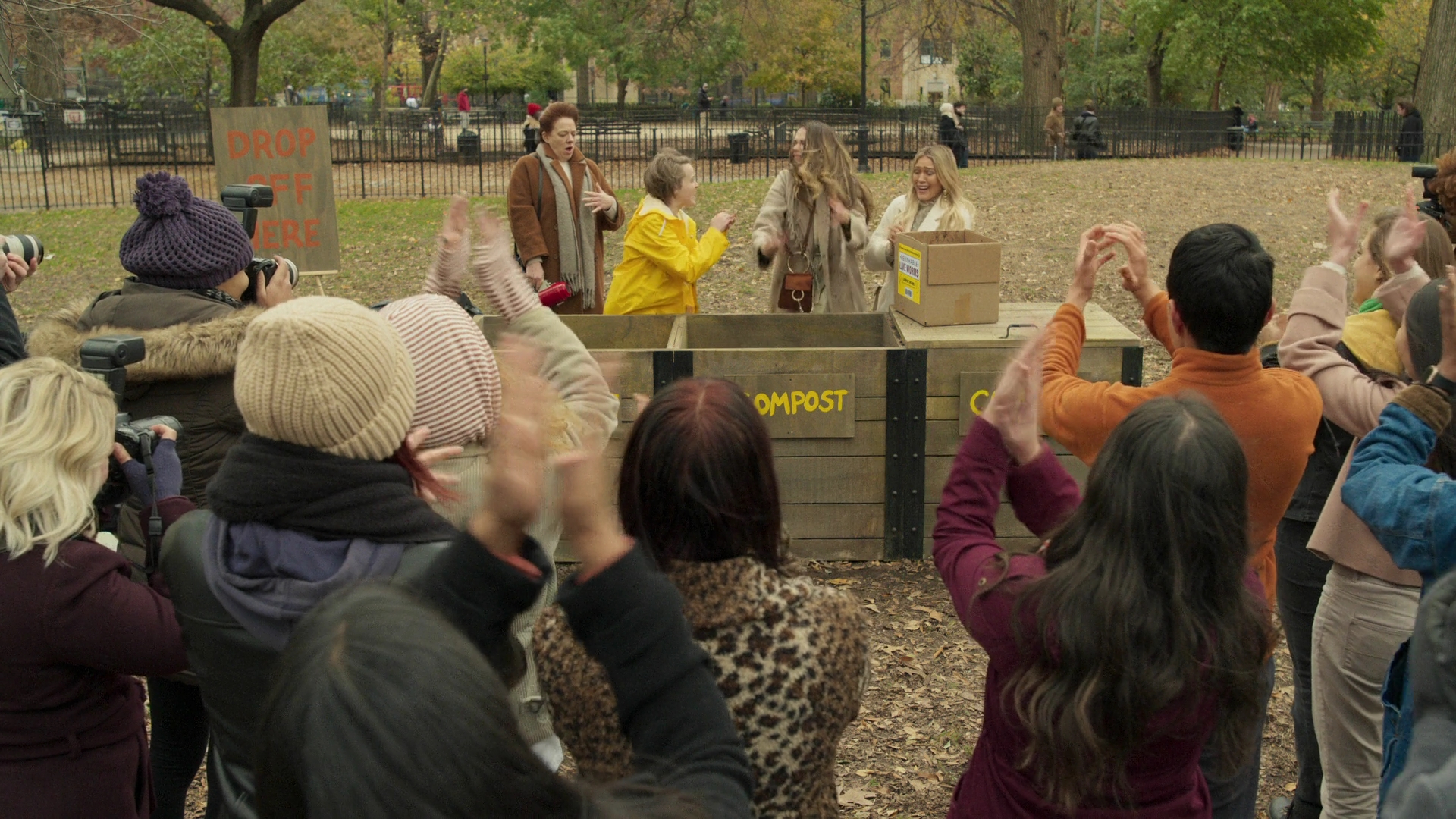 DailyDuff-dot-nl_Younger7x02ItsTheEndOfTheWorldWormGirl0628.jpg