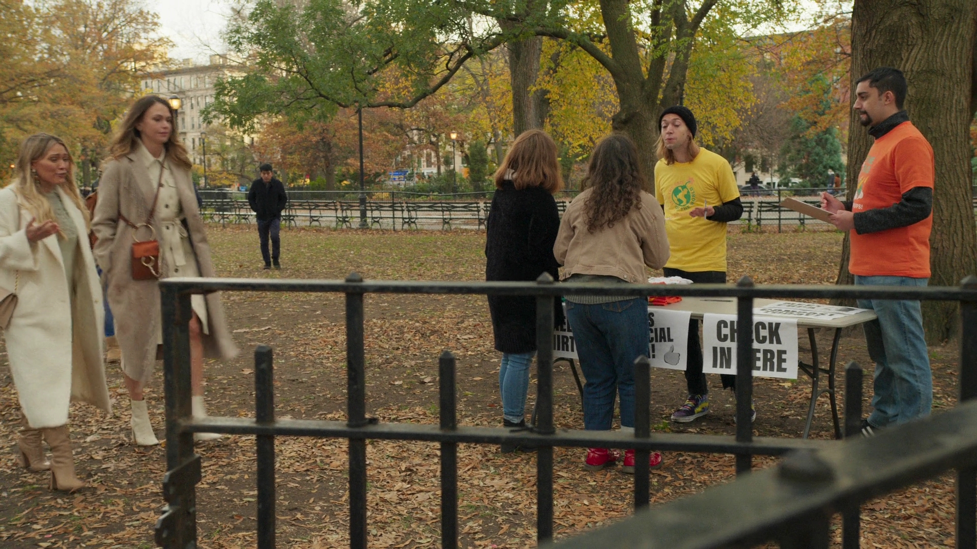 DailyDuff-dot-nl_Younger7x02ItsTheEndOfTheWorldWormGirl0646.jpg