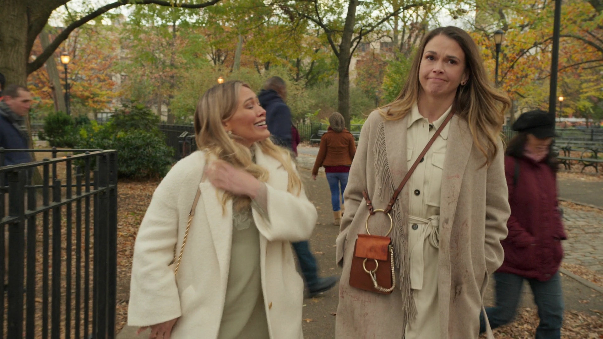 DailyDuff-dot-nl_Younger7x02ItsTheEndOfTheWorldWormGirl0655.jpg