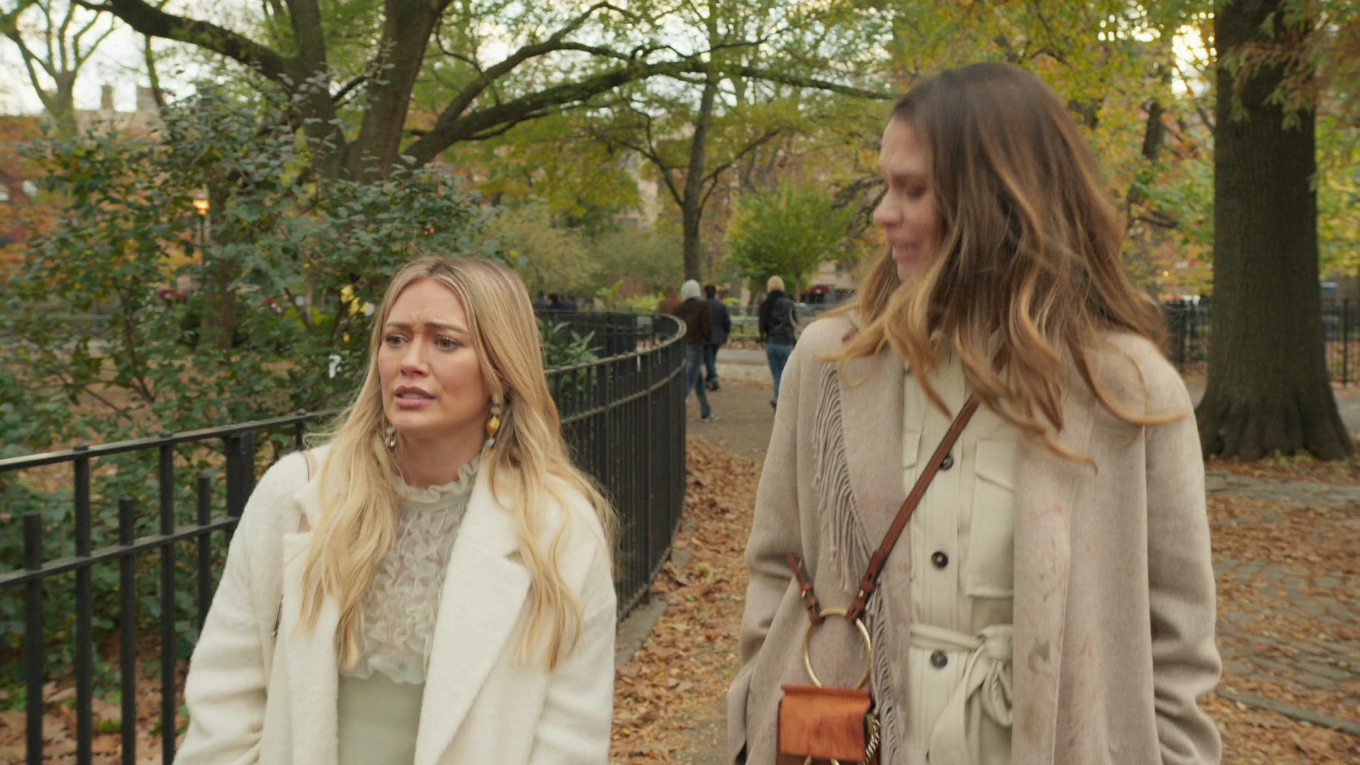 DailyDuff-dot-nl_Younger7x02ItsTheEndOfTheWorldWormGirl0671.jpg