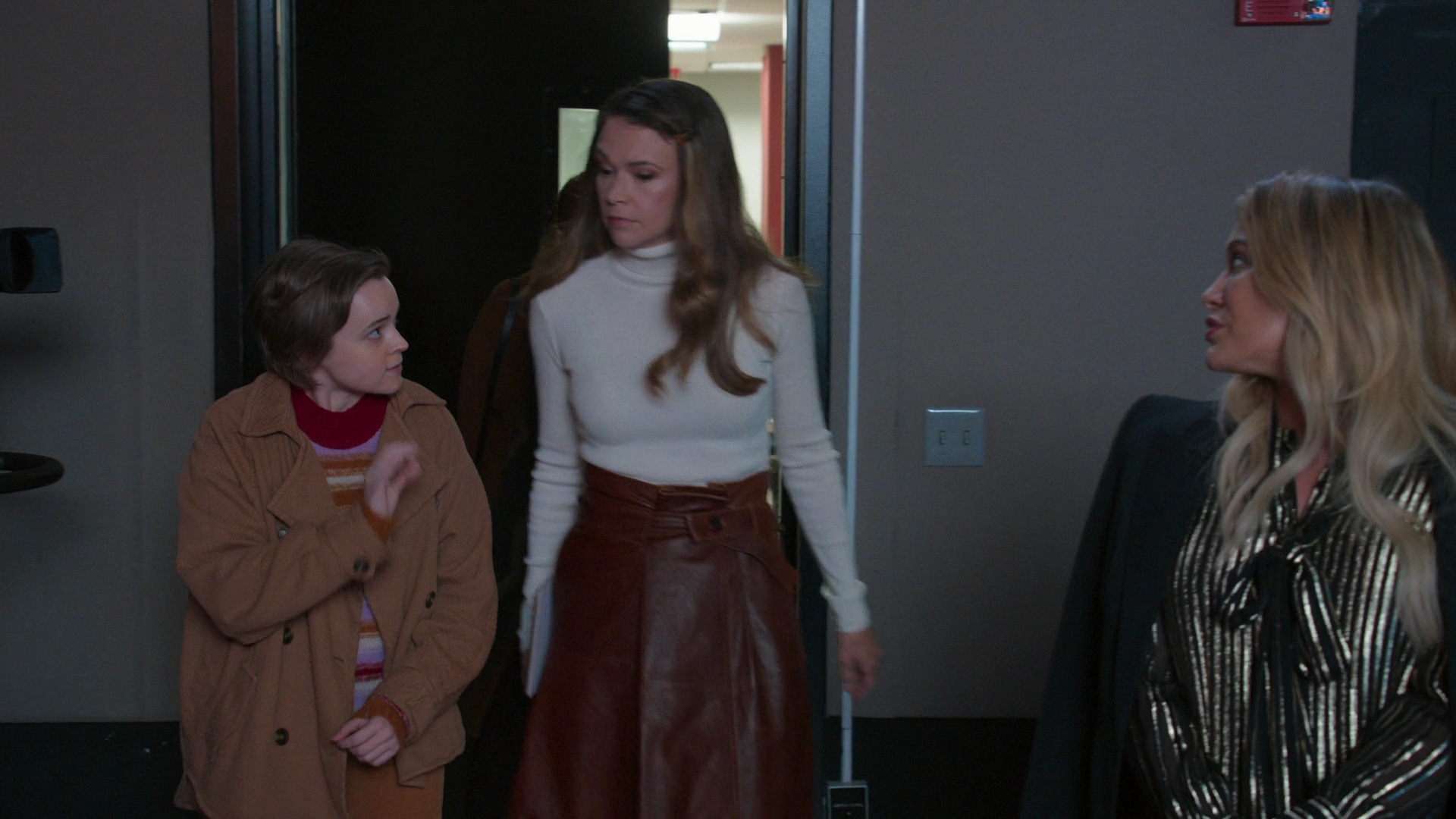 DailyDuff-dot-nl_Younger7x02ItsTheEndOfTheWorldWormGirl0930.jpg