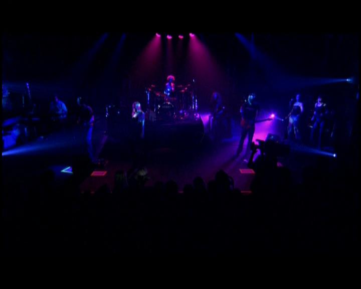 DailyDuff-dot-nl_GirlCanRockDVD-LiveInConcert0203.jpg