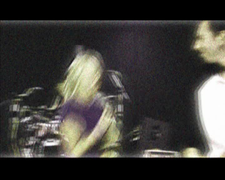 DailyDuff-dot-nl_GirlCanRockDVD-MusicVideoSoYesterdayLive0008.jpg