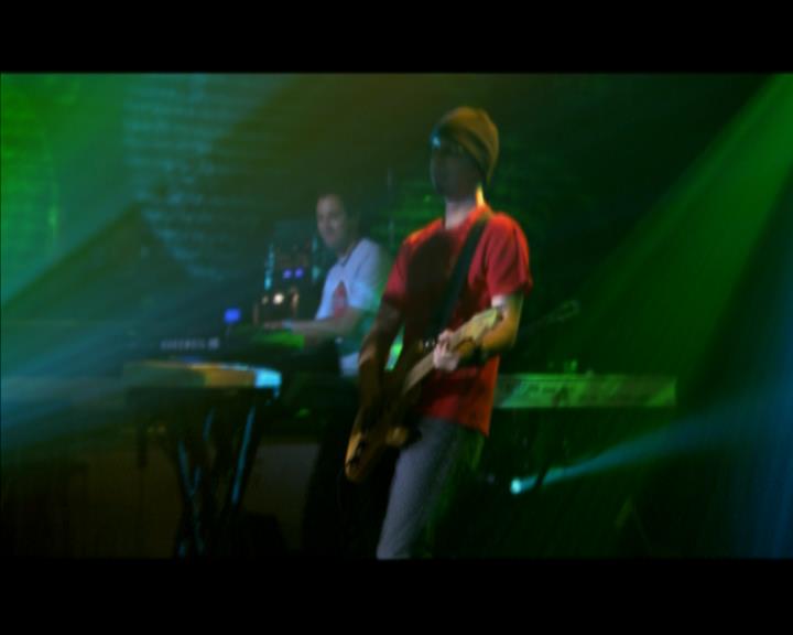 DailyDuff-dot-nl_GirlCanRockDVD-MusicVideoSoYesterdayLive0145.jpg