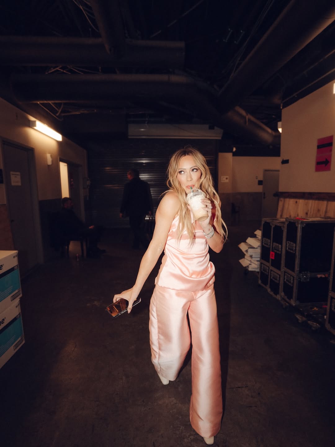 backstage003.jpg backstage003.jpg