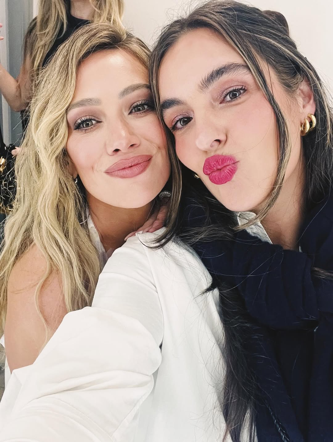 backstage002.jpg backstage002.jpg