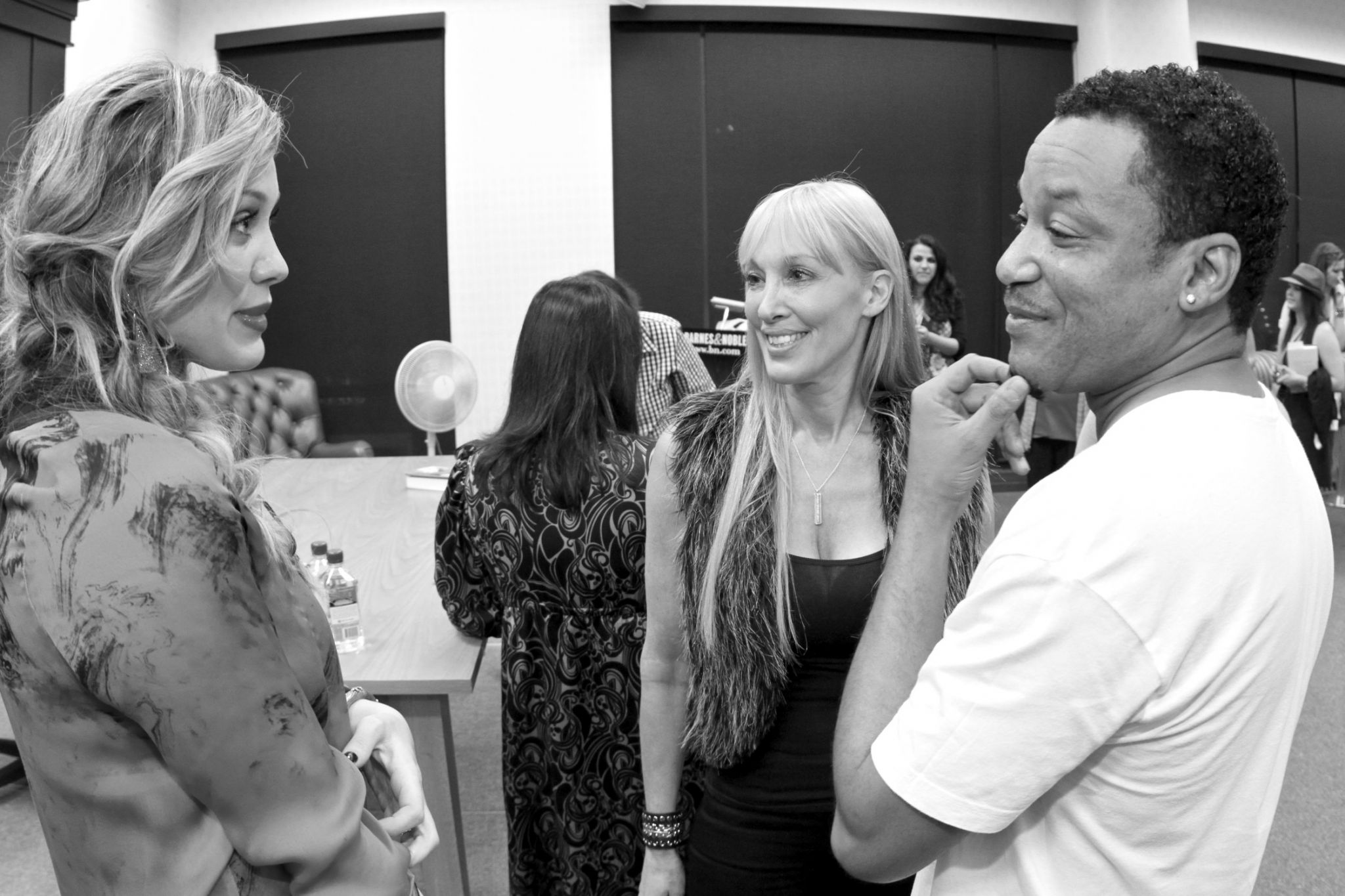 hilaryduff-dot-com001.jpg hilaryduff-dot-com001.jpg