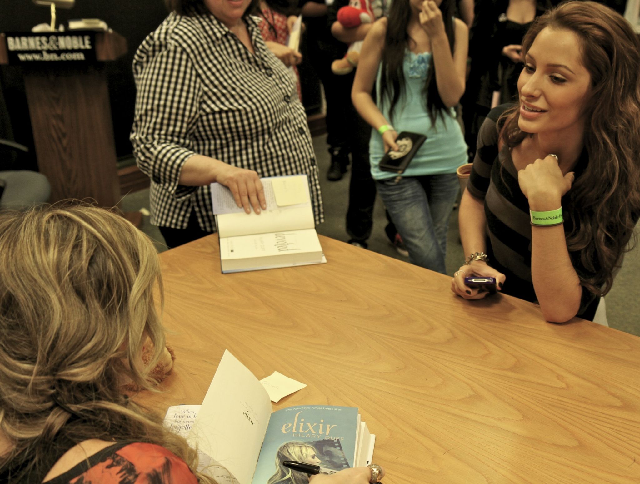 hilaryduff-dot-com020.jpg hilaryduff-dot-com020.jpg