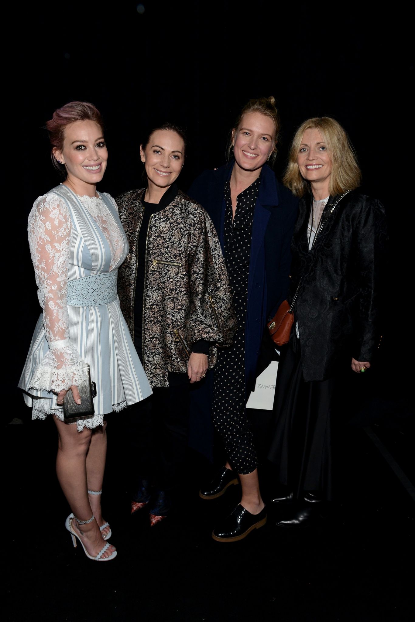 backstage001.jpg backstage001.jpg