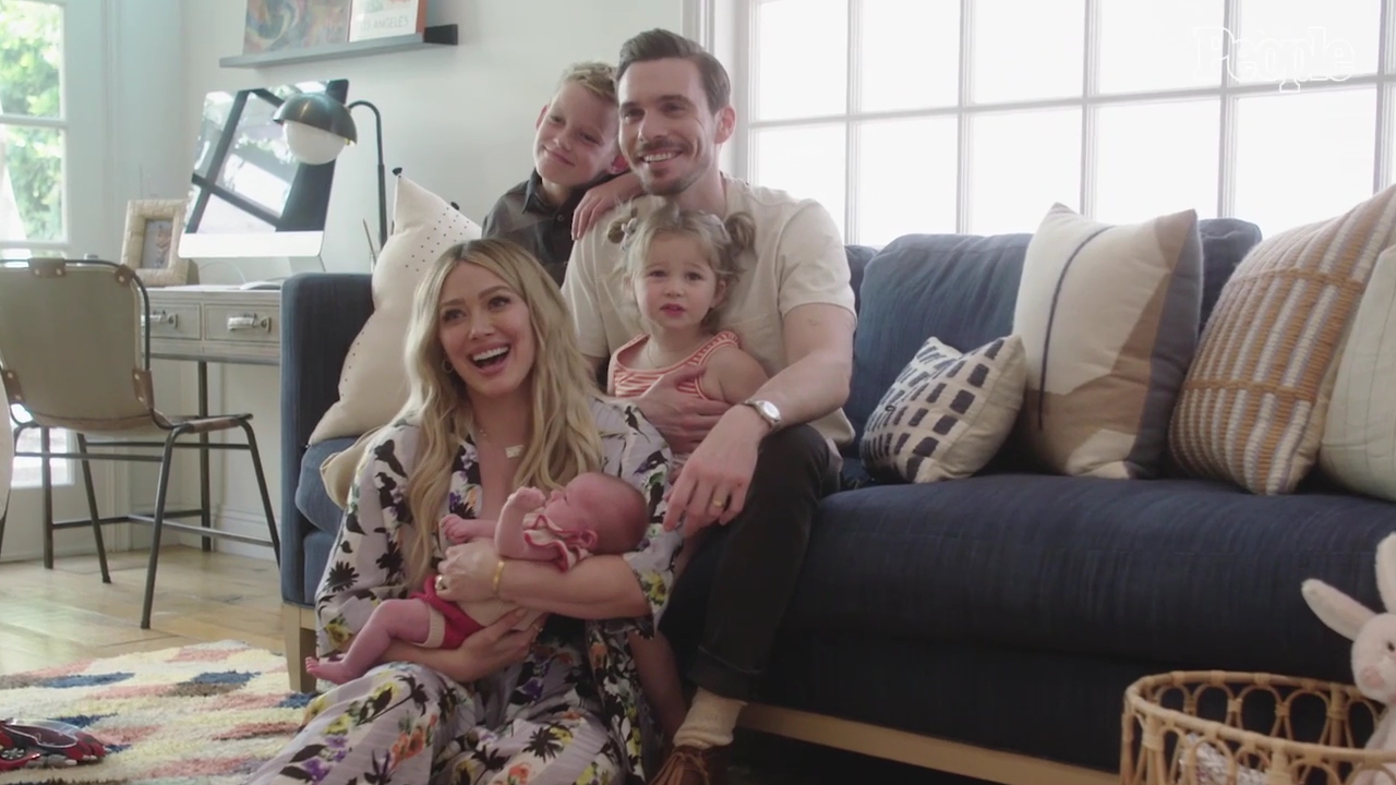 DailyDuff-dot-nl_2021PeopleMagazine-HilaryReflectsOnLifeAsMomOf3AfterWelcomingBabyMae0001.jpg