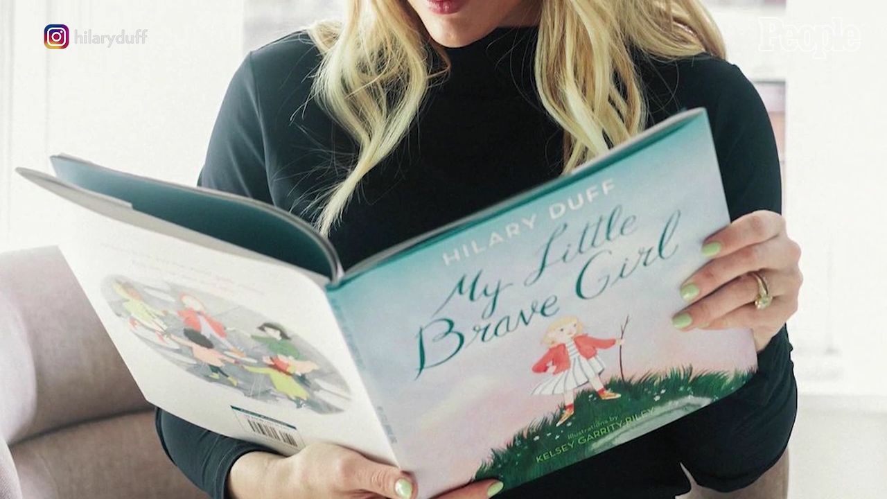 DailyDuff-dot-nl_2021PeopleMagazine-HilaryDuffontheMidnightFeedingMomentThatLeadHertoWriteChildrensBookMyLittleBraveGirl0257.jpg DailyDuff-dot-nl_2021PeopleMagazine-HilaryDuffontheMidnightFeedingMomentThatLeadHertoWriteChildrensBookMyLittleBraveGirl0257.jpg