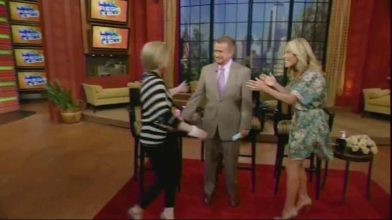 DailyDuff_dot_org__2010LiveWithRegisAndKelly00012.jpg DailyDuff_dot_org__2010LiveWithRegisAndKelly00012.jpg