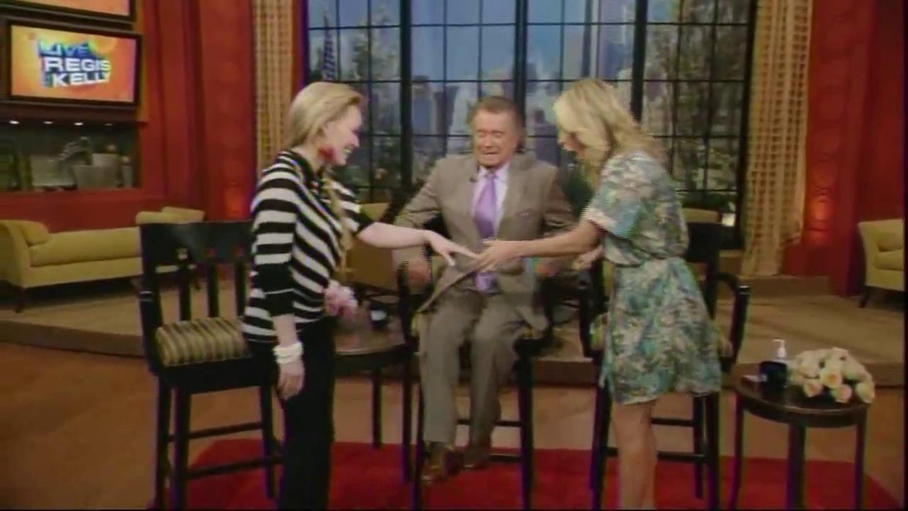 DailyDuff_dot_org__2010LiveWithRegisAndKelly00019.jpg DailyDuff_dot_org__2010LiveWithRegisAndKelly00019.jpg