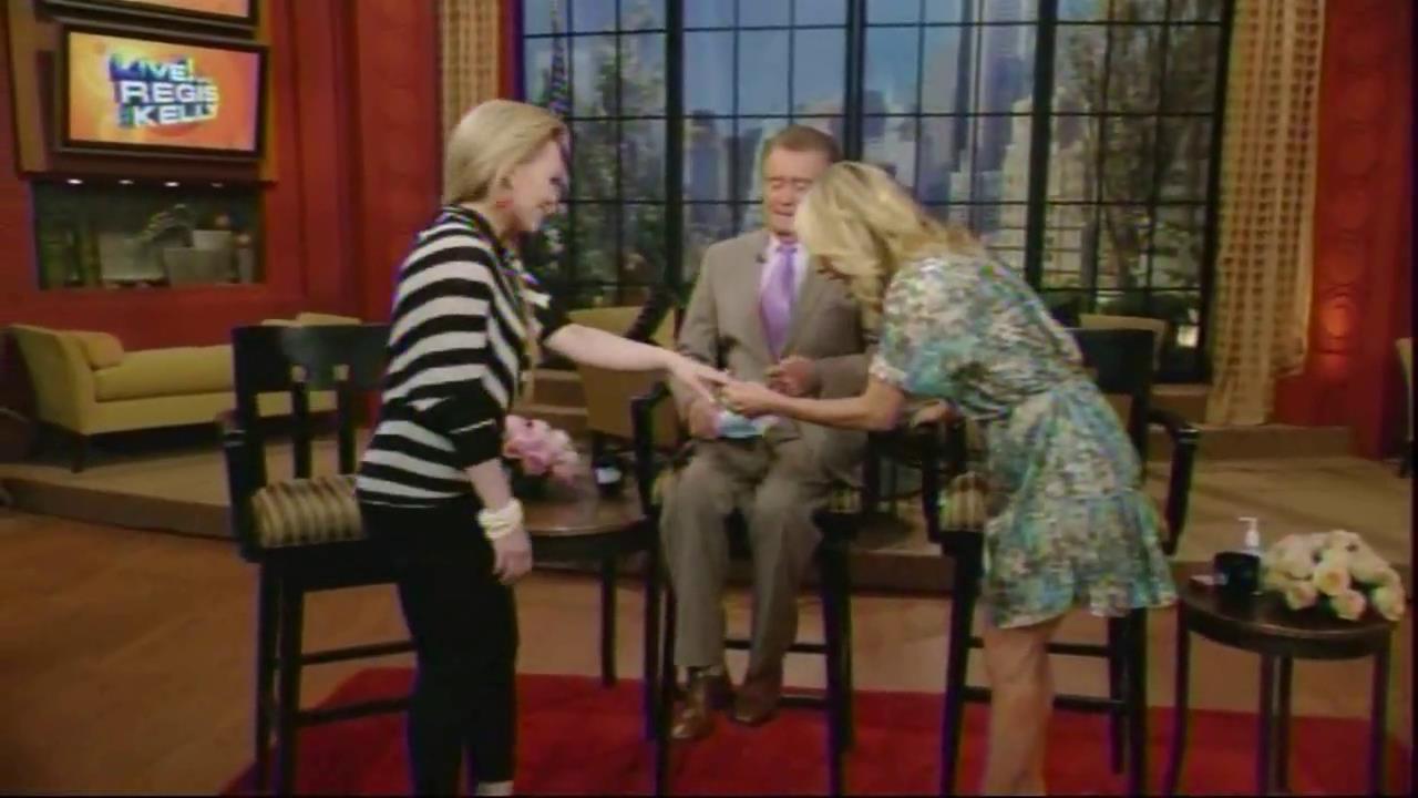 DailyDuff_dot_org__2010LiveWithRegisAndKelly00020.jpg DailyDuff_dot_org__2010LiveWithRegisAndKelly00020.jpg