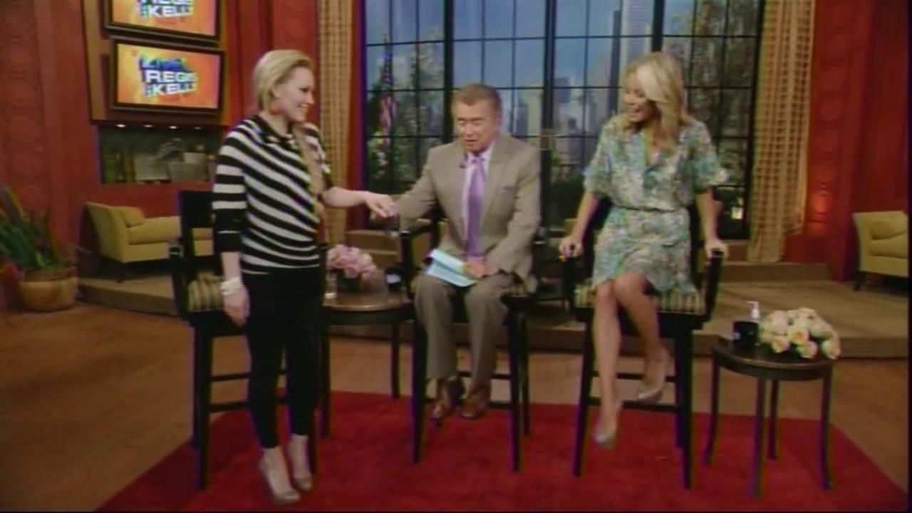 DailyDuff_dot_org__2010LiveWithRegisAndKelly00022.jpg DailyDuff_dot_org__2010LiveWithRegisAndKelly00022.jpg