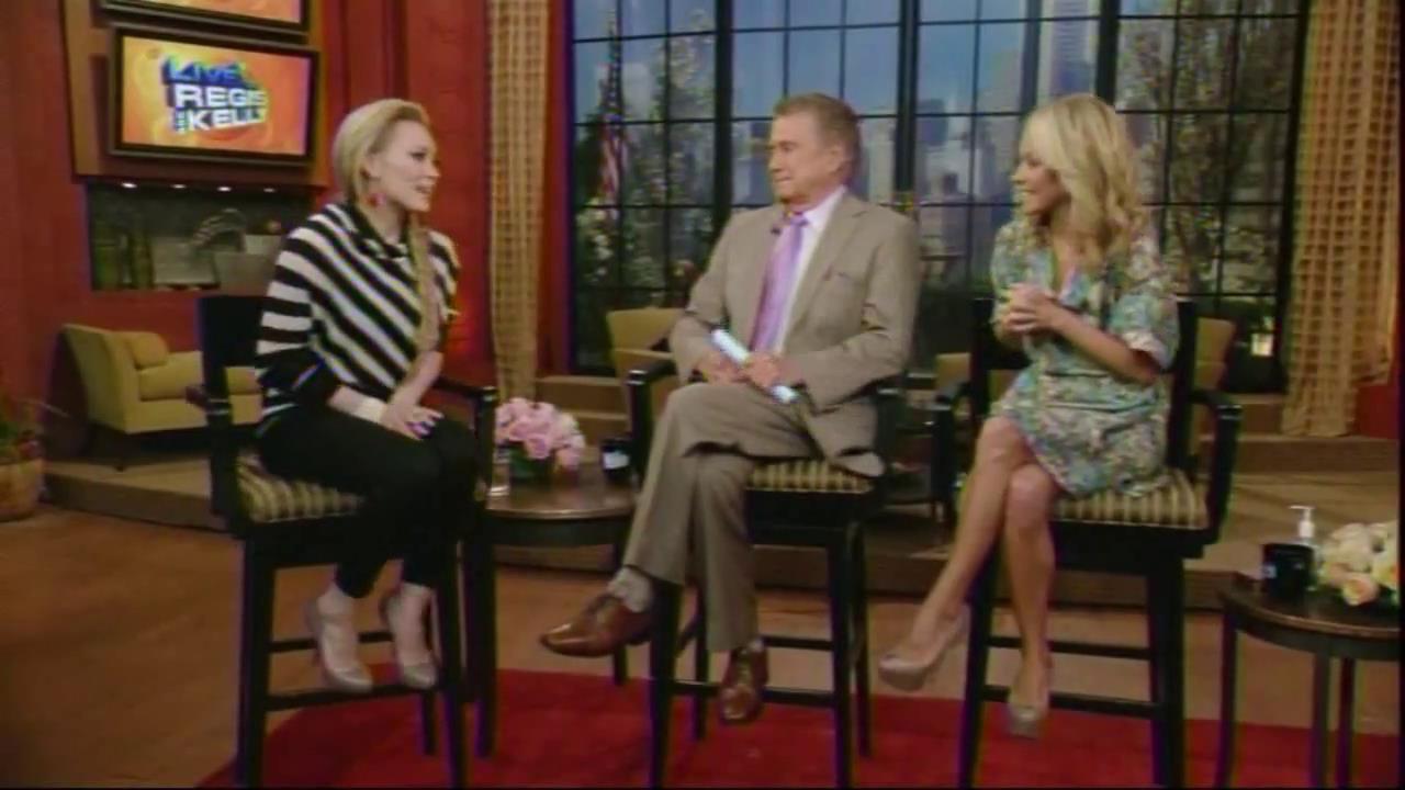 DailyDuff_dot_org__2010LiveWithRegisAndKelly00033.jpg DailyDuff_dot_org__2010LiveWithRegisAndKelly00033.jpg