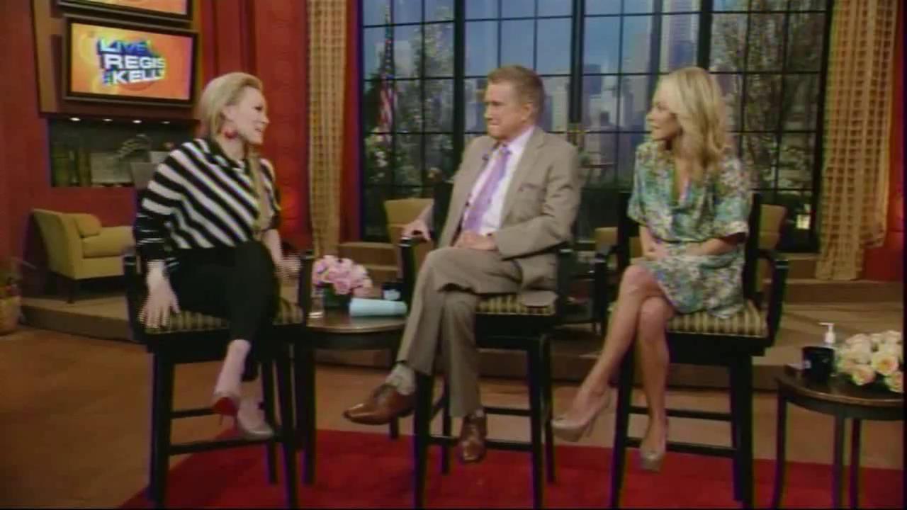 DailyDuff_dot_org__2010LiveWithRegisAndKelly00137.jpg DailyDuff_dot_org__2010LiveWithRegisAndKelly00137.jpg