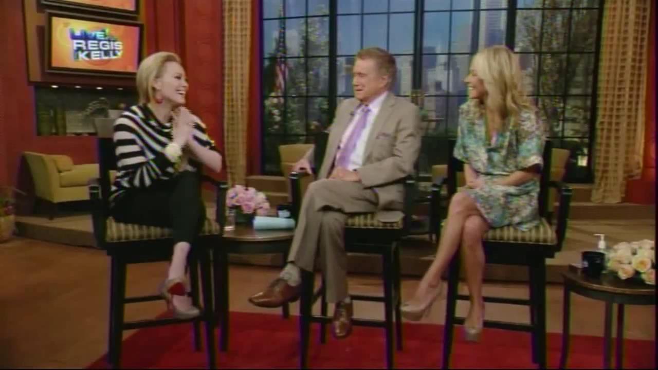 DailyDuff_dot_org__2010LiveWithRegisAndKelly00142.jpg DailyDuff_dot_org__2010LiveWithRegisAndKelly00142.jpg