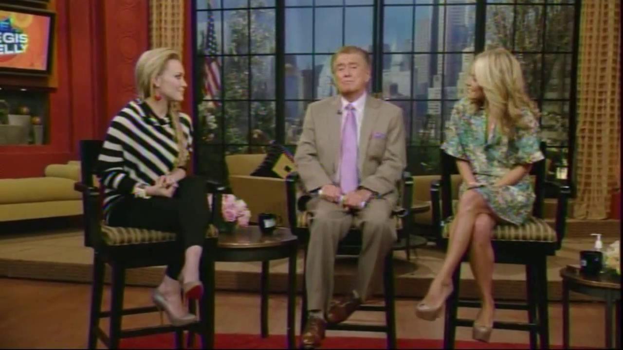 DailyDuff_dot_org__2010LiveWithRegisAndKelly00205.jpg DailyDuff_dot_org__2010LiveWithRegisAndKelly00205.jpg