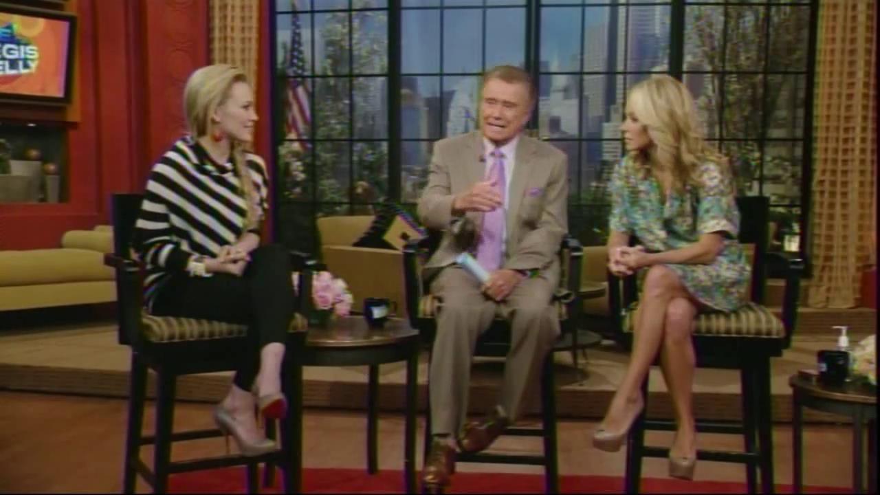 DailyDuff_dot_org__2010LiveWithRegisAndKelly00212.jpg DailyDuff_dot_org__2010LiveWithRegisAndKelly00212.jpg