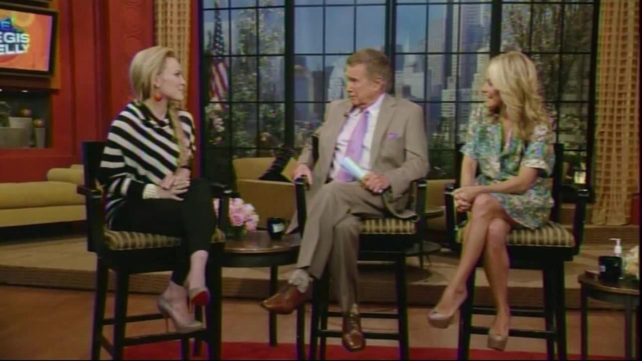 DailyDuff_dot_org__2010LiveWithRegisAndKelly00220.jpg