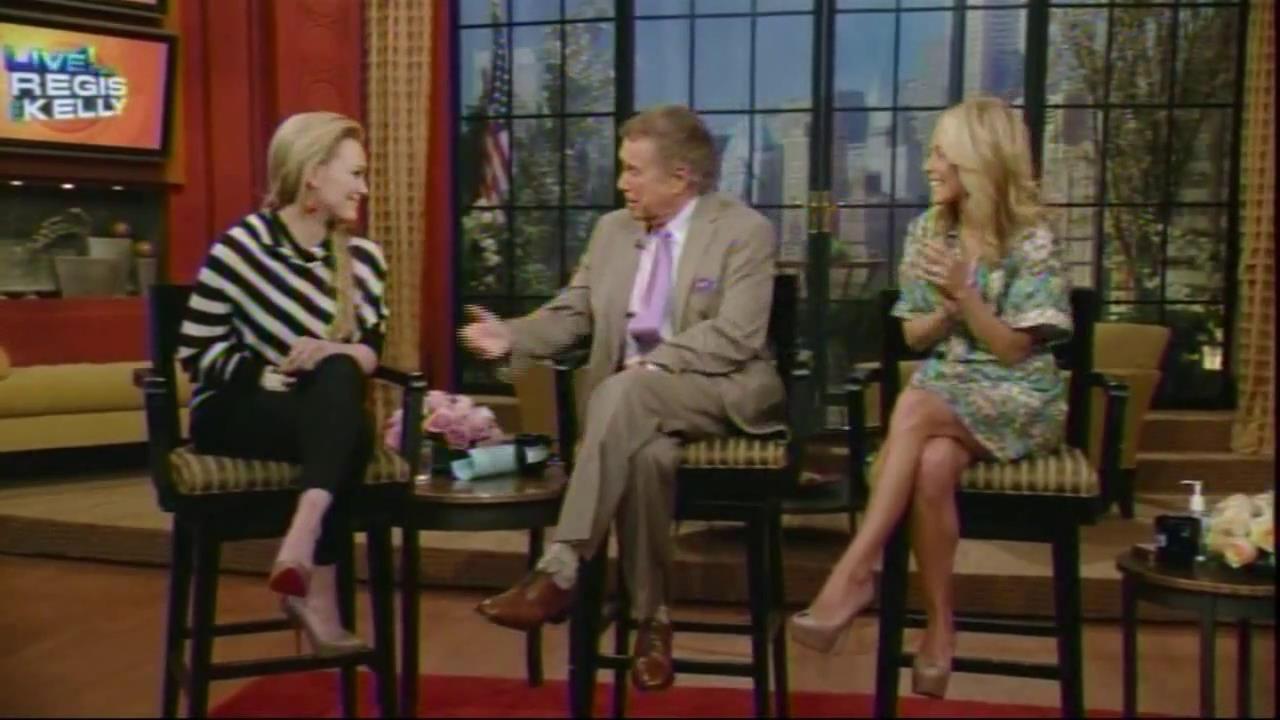 DailyDuff_dot_org__2010LiveWithRegisAndKelly00304.jpg DailyDuff_dot_org__2010LiveWithRegisAndKelly00304.jpg