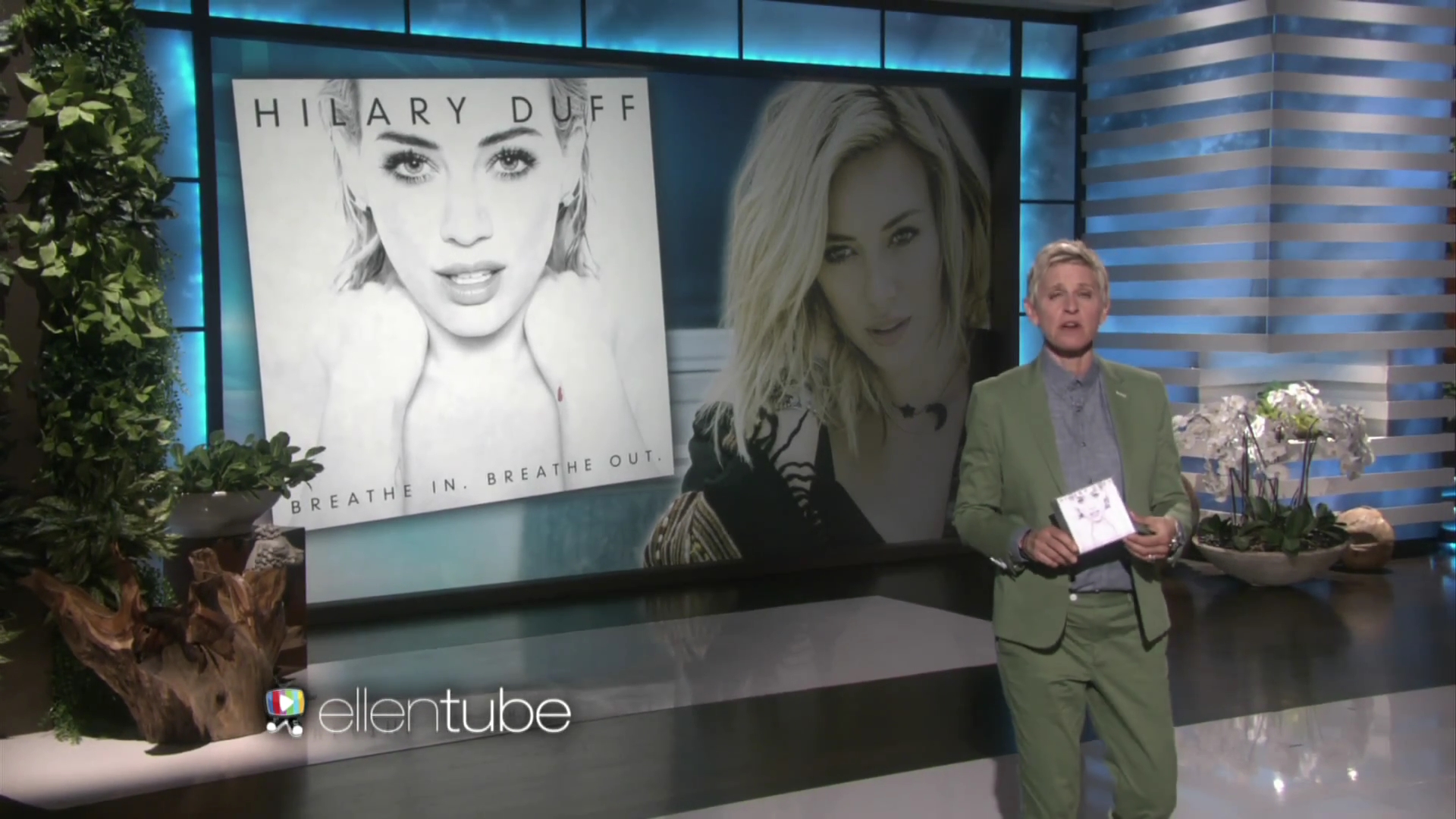 DailyDuff-dot-nl_2015Ellen-PreformingSparks0000.jpg DailyDuff-dot-nl_2015Ellen-PreformingSparks0000.jpg