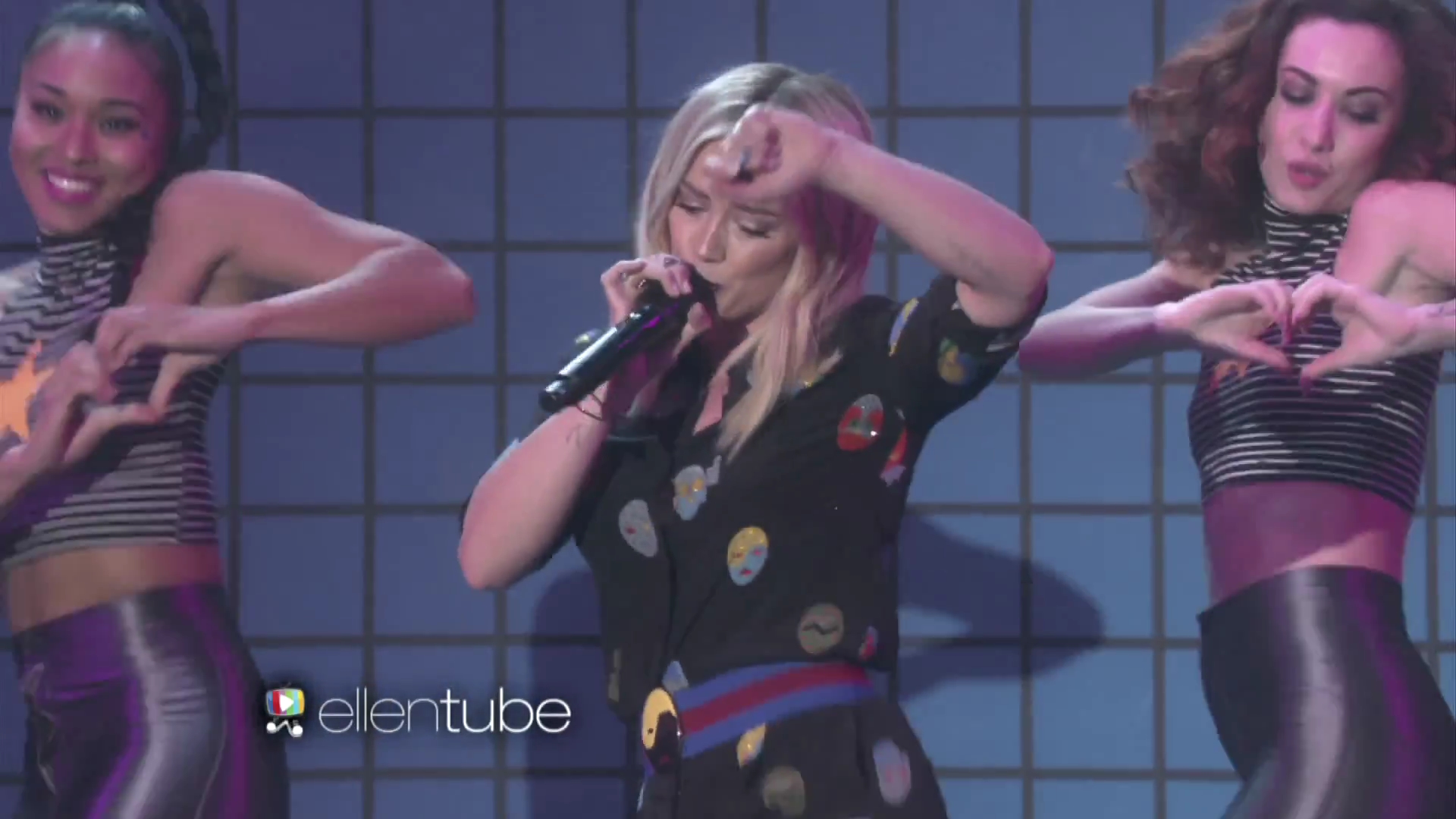 DailyDuff-dot-nl_2015Ellen-PreformingSparks0042.jpg DailyDuff-dot-nl_2015Ellen-PreformingSparks0042.jpg