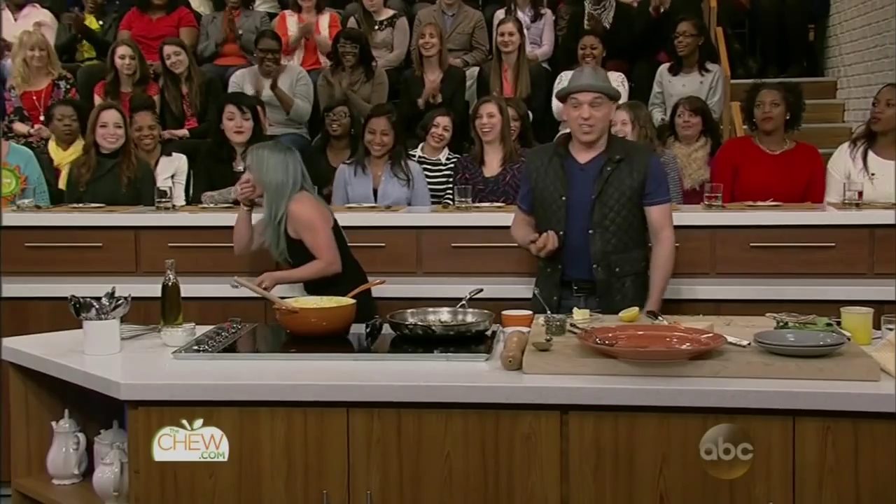 DailyDuff-dot-nl_2015TheChew0415.jpg