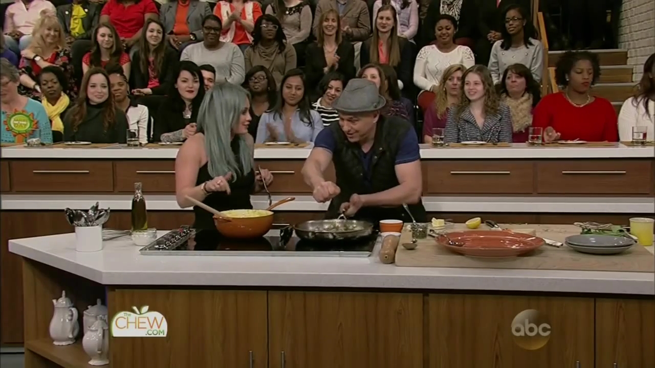 DailyDuff-dot-nl_2015TheChew0422.jpg