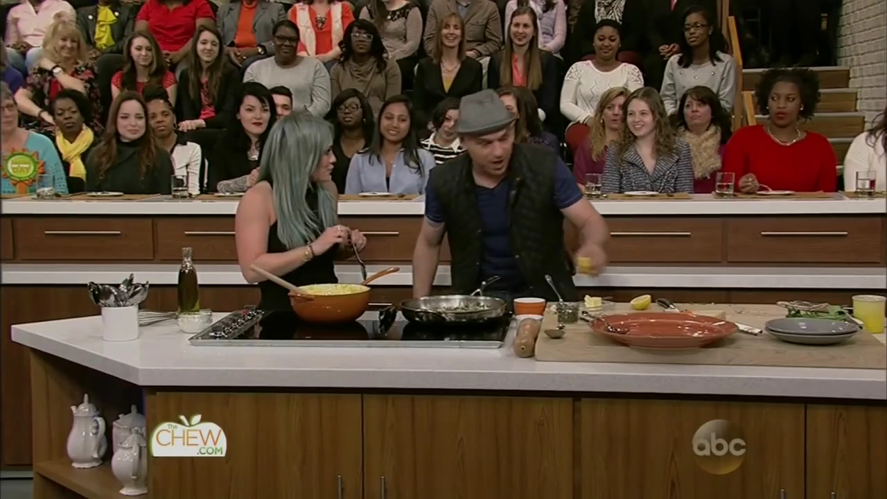 DailyDuff-dot-nl_2015TheChew0424.jpg