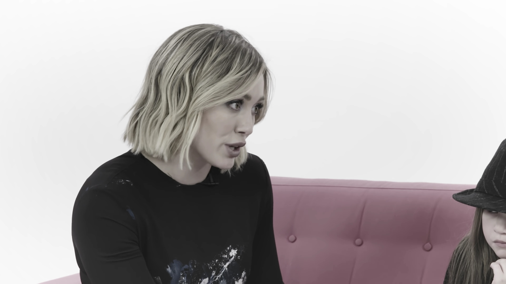 DailyDuff_dot_nl-2016Cosmopolitan-com_LittleGirlsGiveHilaryDuffAdvice0213.jpg