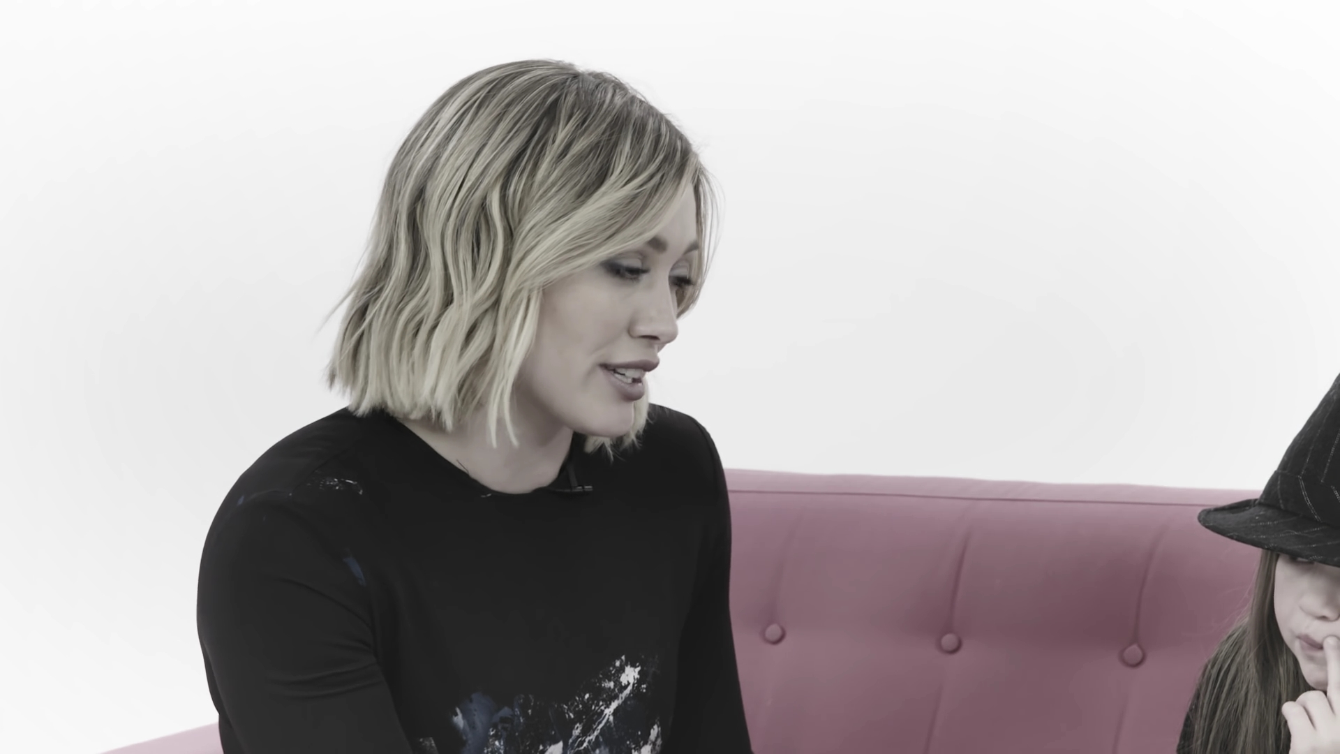 DailyDuff_dot_nl-2016Cosmopolitan-com_LittleGirlsGiveHilaryDuffAdvice0214.jpg