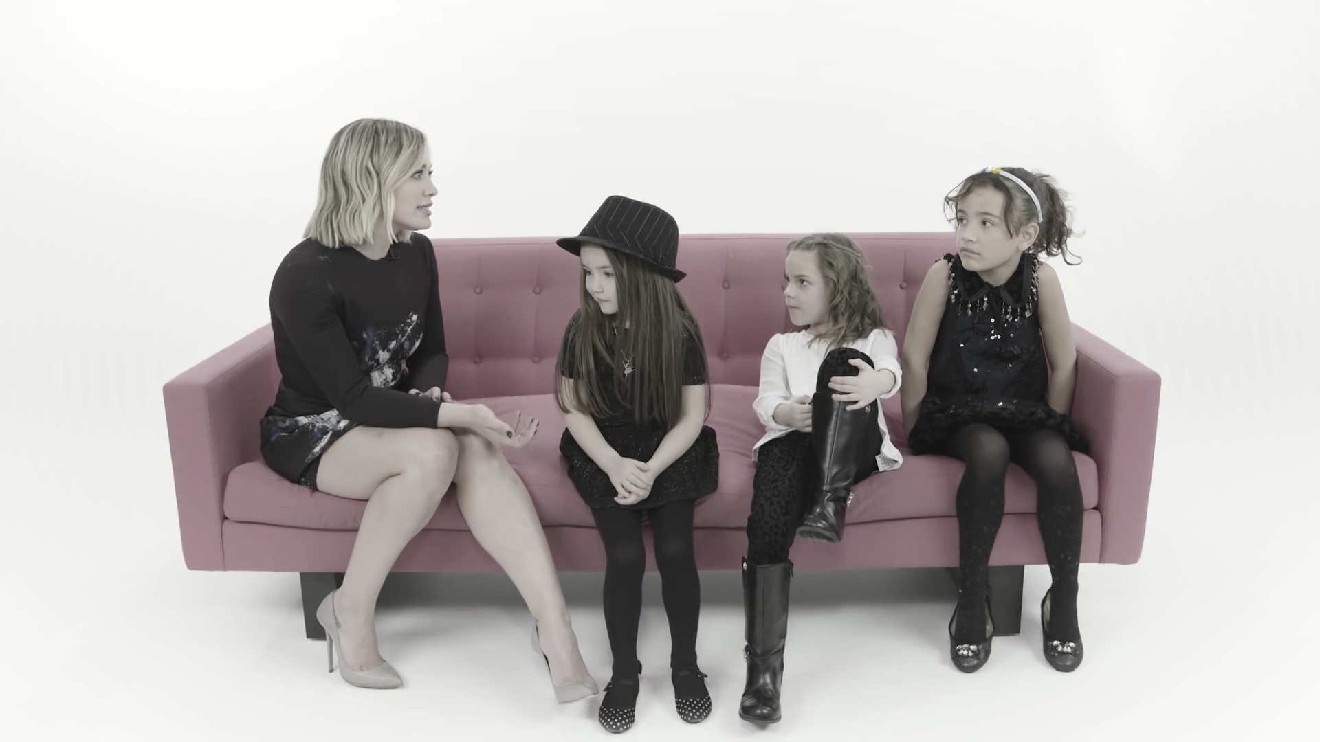 DailyDuff_dot_nl-2016Cosmopolitan-com_LittleGirlsGiveHilaryDuffAdvice0224.jpg