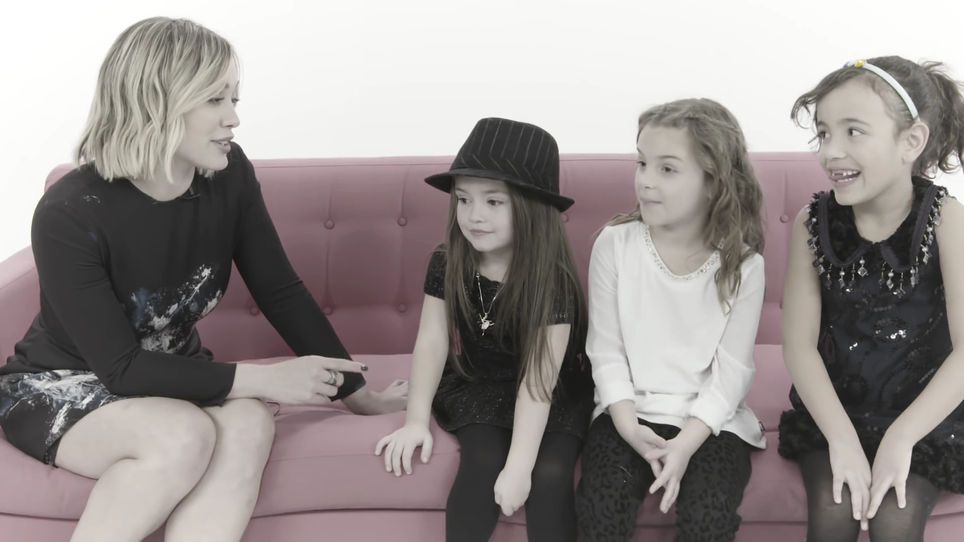 DailyDuff_dot_nl-2016Cosmopolitan-com_LittleGirlsGiveHilaryDuffAdvice0277.jpg